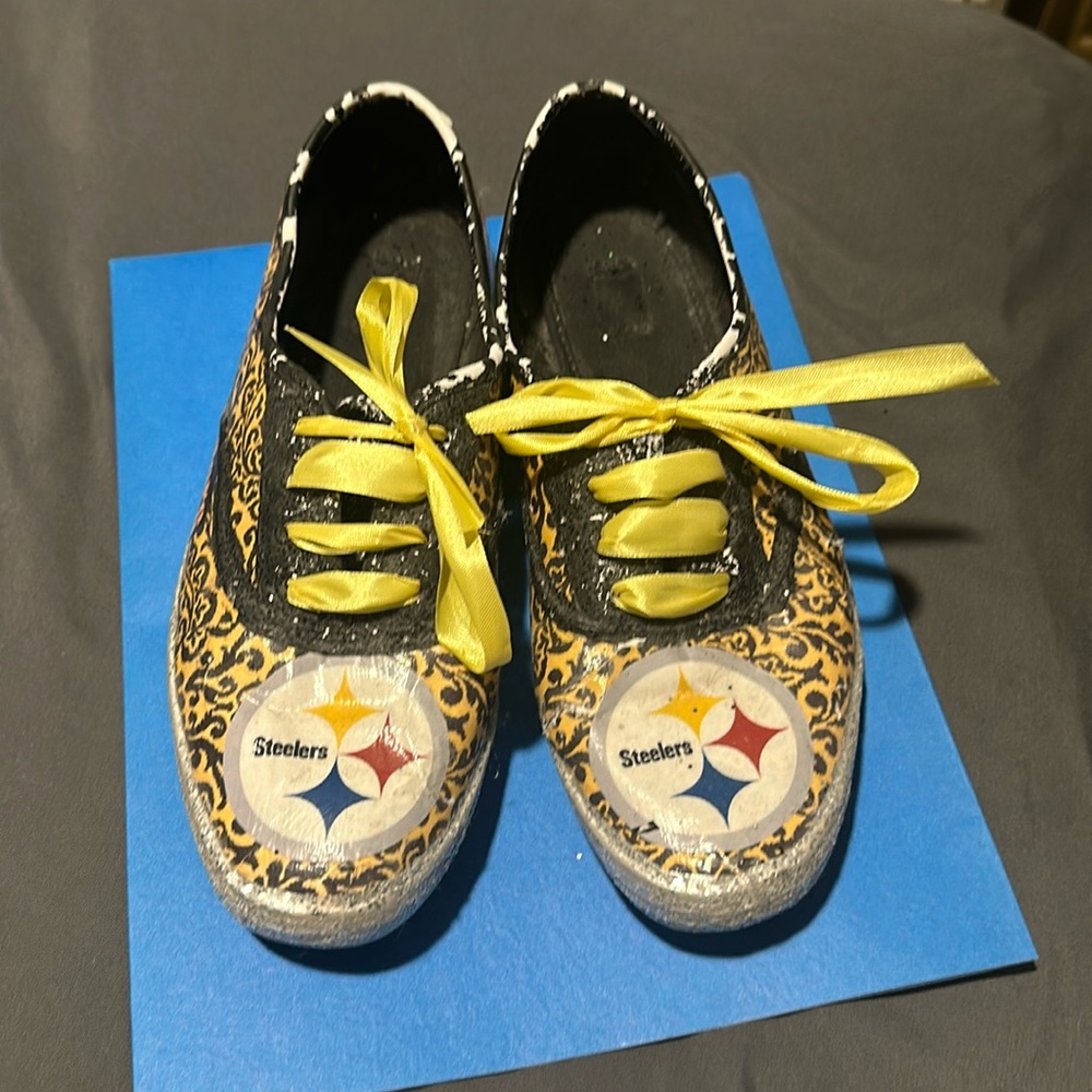 Steelers women’s shoes size 8